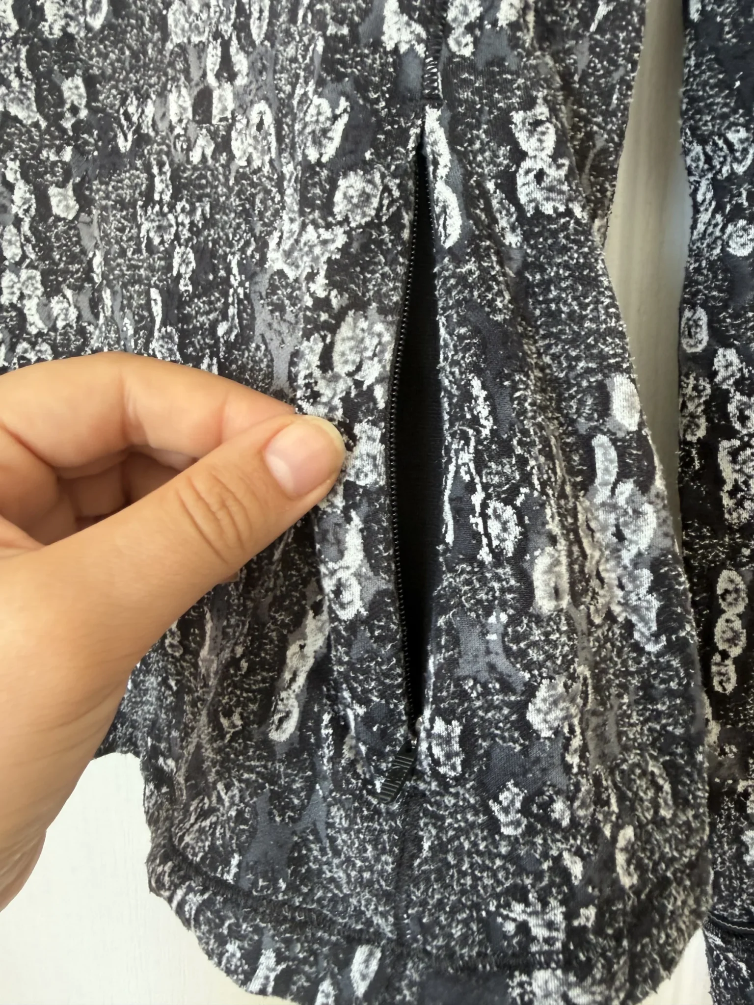 Image for Veste Lululemon de sport taille 4 noir et blanc à motif