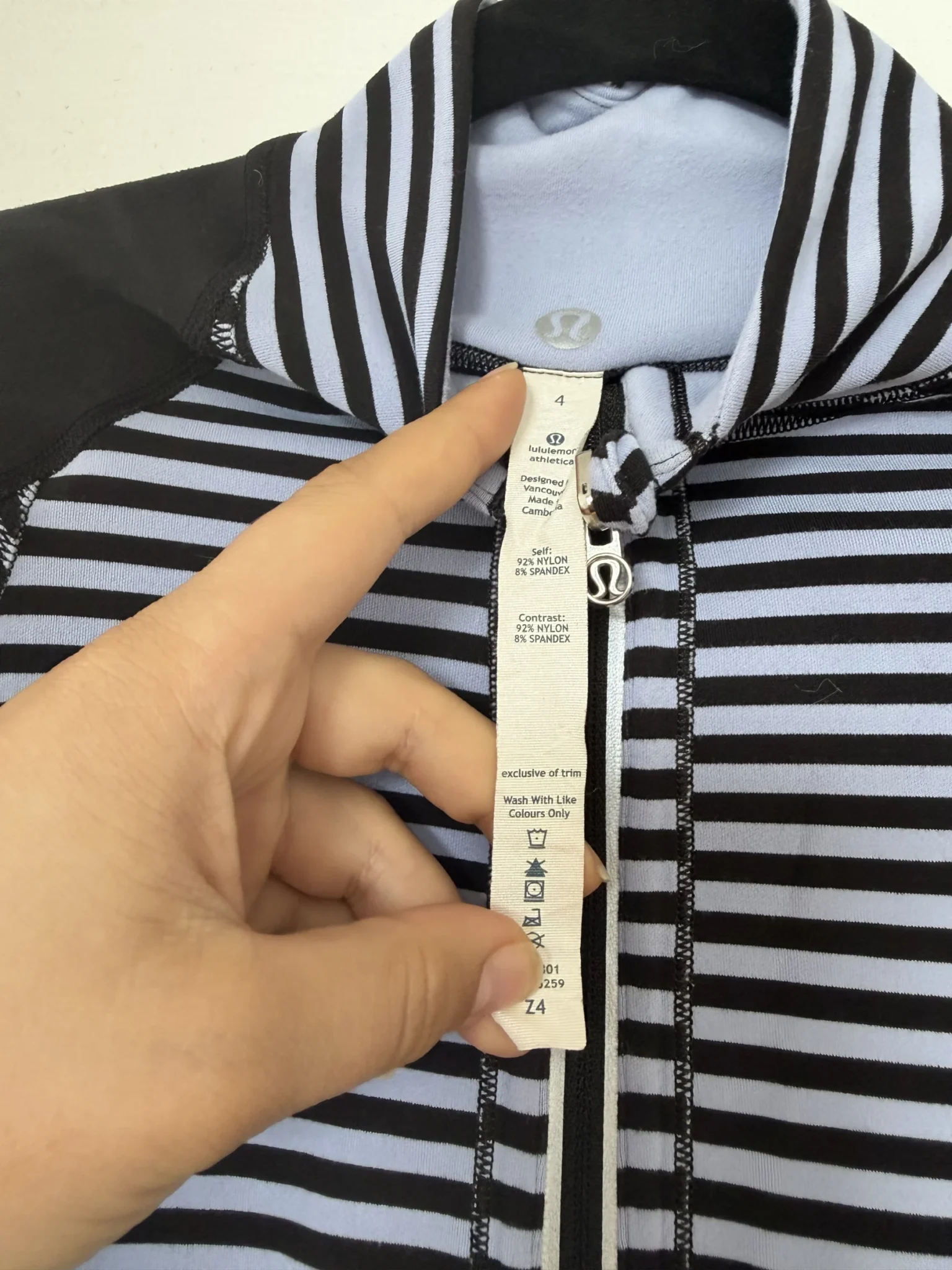 Image for Veste Lululemon de sport taille 4 bleu clair et noir