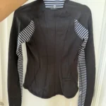 Thumbnail for Veste Lululemon de sport taille 4 bleu clair et noir