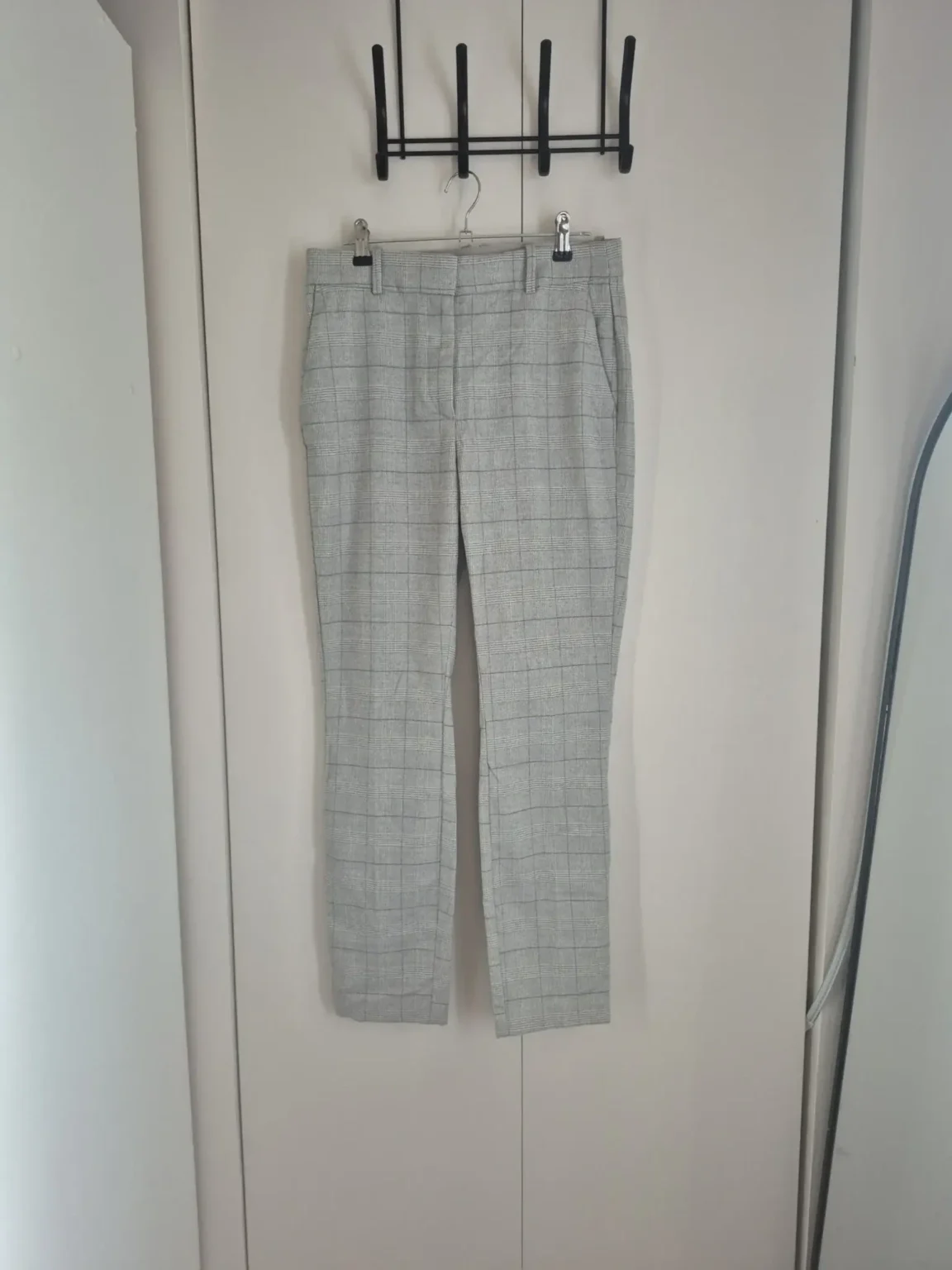 Featured image for HM trousers, size 6