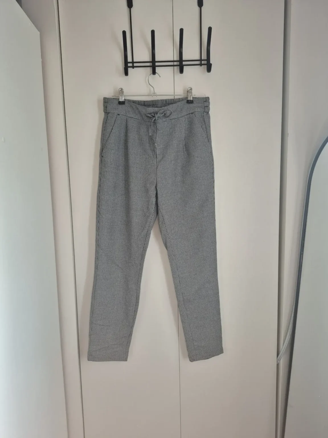 Featured image for Vero Moda Trousers, Size Small