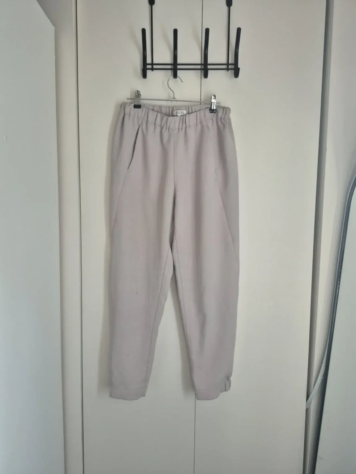 Featured image for Aritzia Babaton trousers, size Small