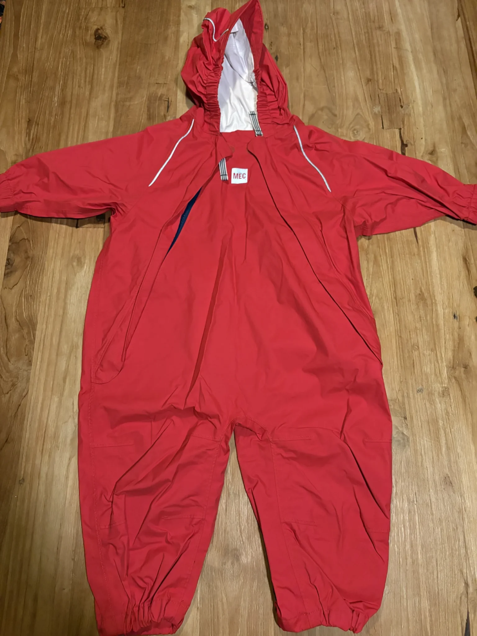 Featured image for MEC – Combinaison une pièce imperméable rouge – 18 mois