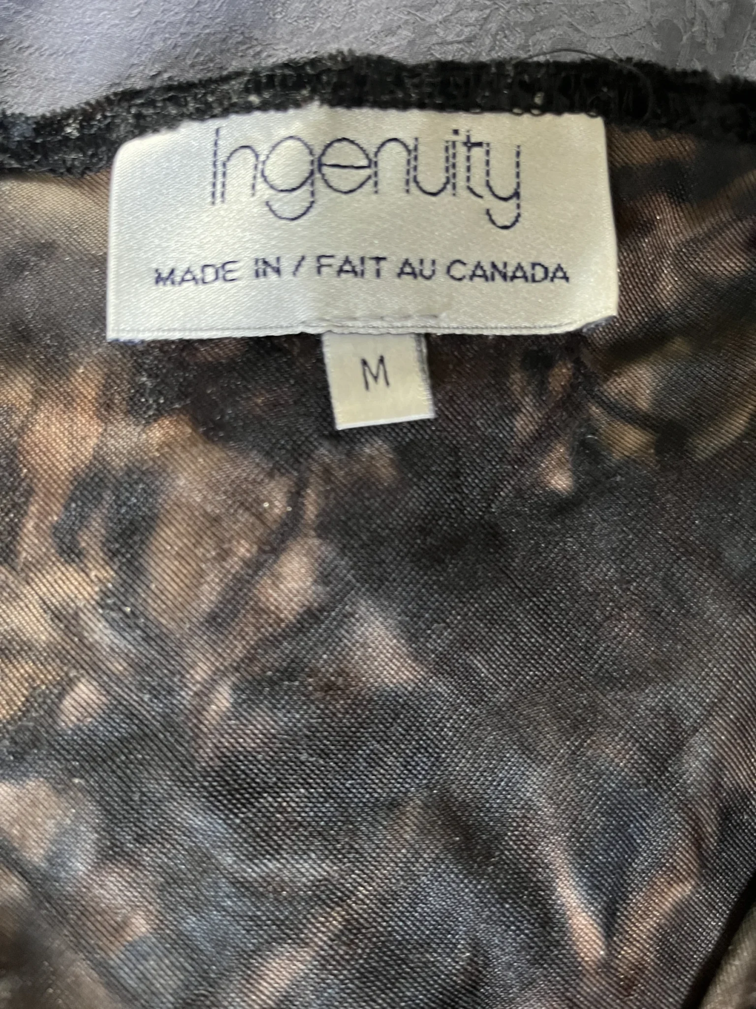 Image for Haut en velours fait au Canada