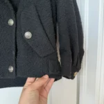 Thumbnail for Manteau court Maje noir avec bouton doré taille 36 effet tweed