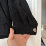 Thumbnail for Manteau court Maje noir avec bouton doré taille 36 effet tweed