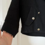 Thumbnail for Manteau court Maje noir avec bouton doré taille 36 effet tweed