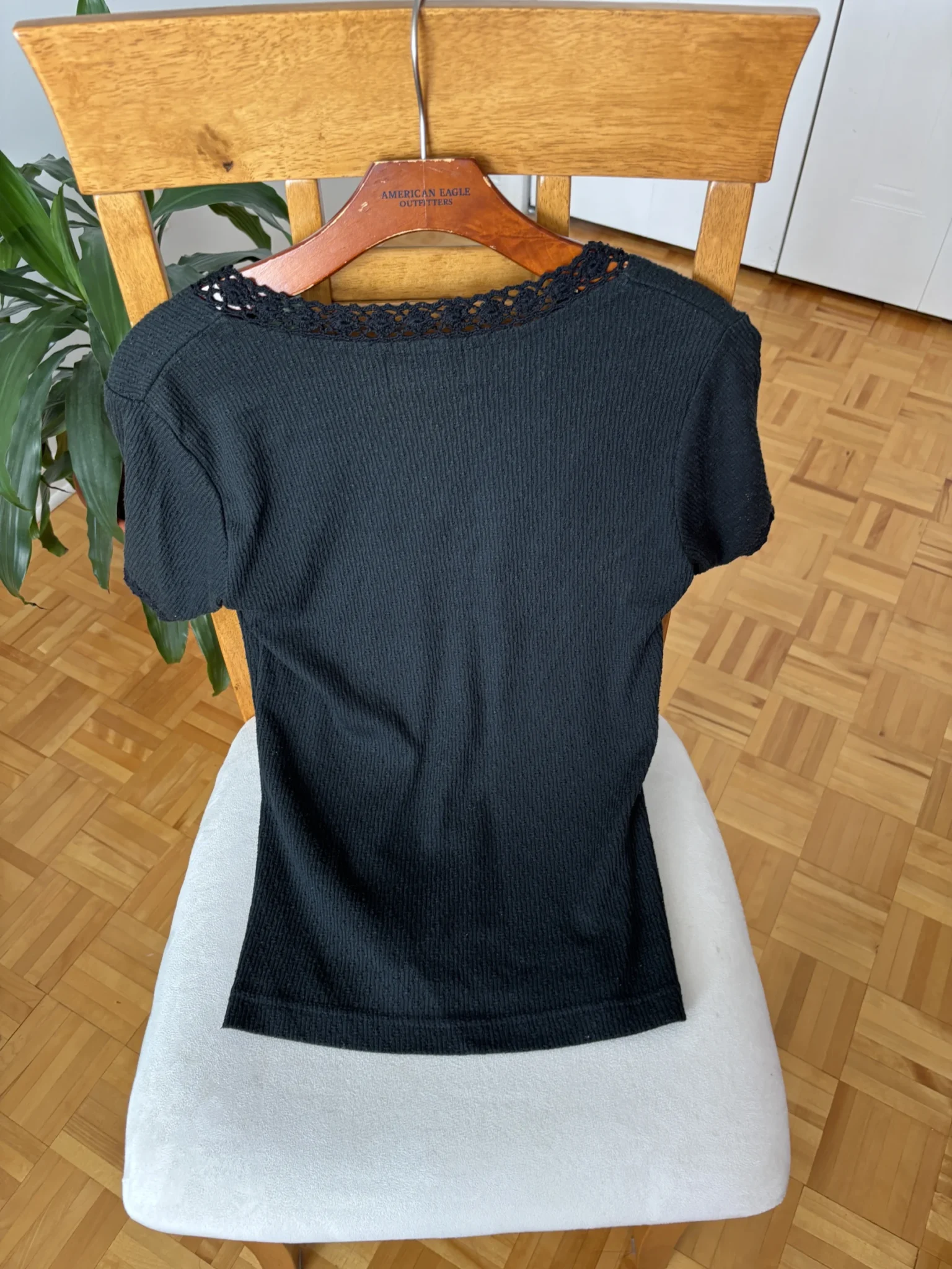 Image for Haut noir texturé vintage des années 90 à encolure en V crochetée – XS