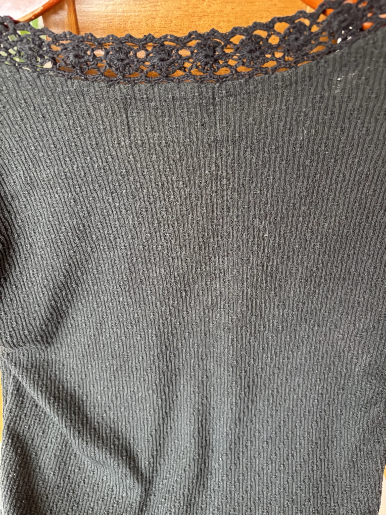 Image for Haut noir texturé vintage des années 90 à encolure en V crochetée – XS