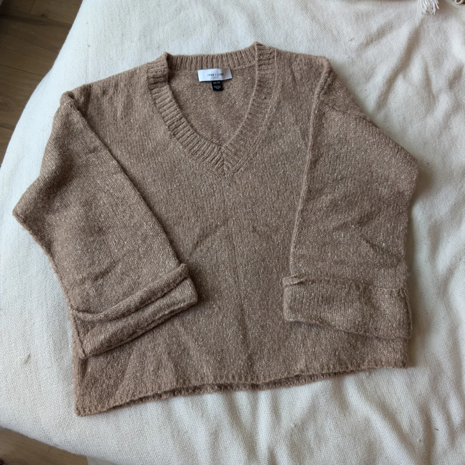 Featured image for Pull John + Jenn neuf oversized
