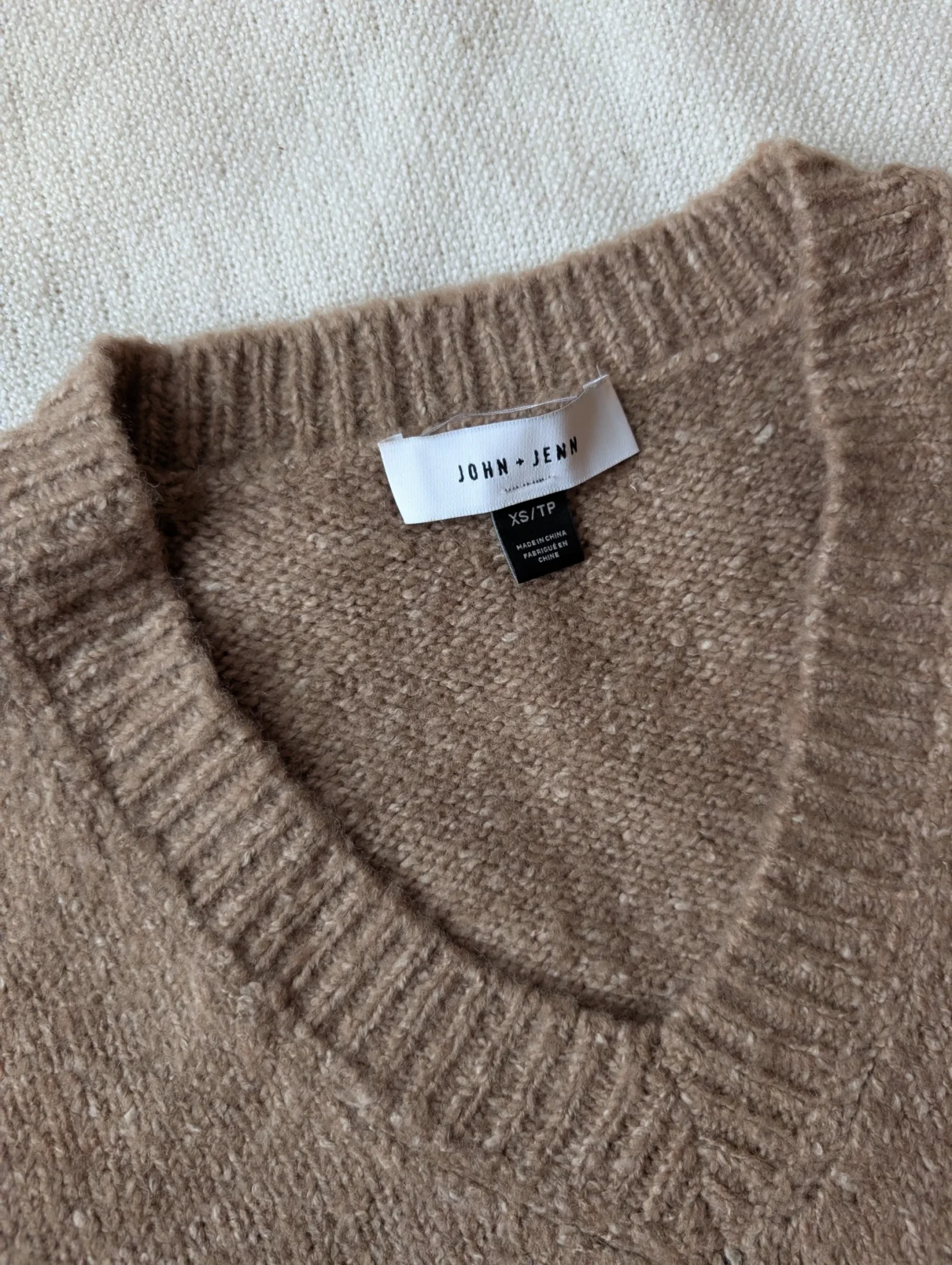 Image for Pull John + Jenn neuf oversized