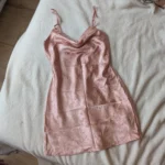 Featured thumbnail for Robe satinée fleurie rose