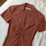 Thumbnail for Robe courte avec ouverture à l'avant