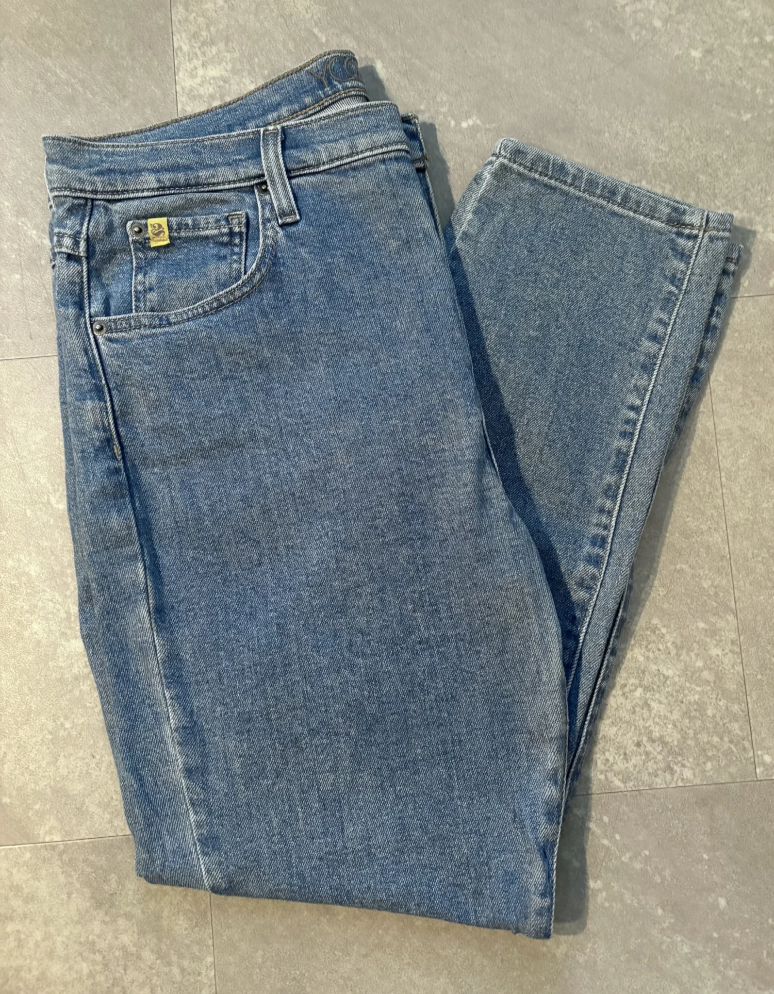 Featured image for High-waisted skinny jeans - Yoga Jeans