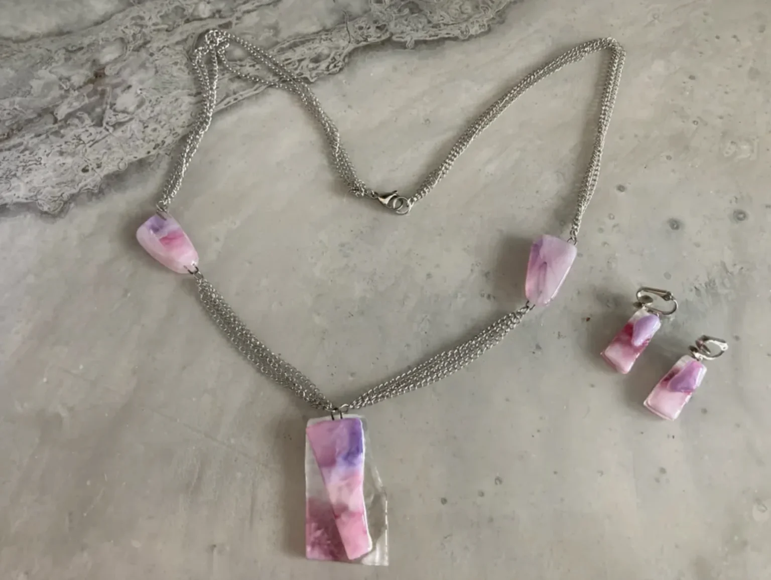 Image for Mauve earring and necklace set