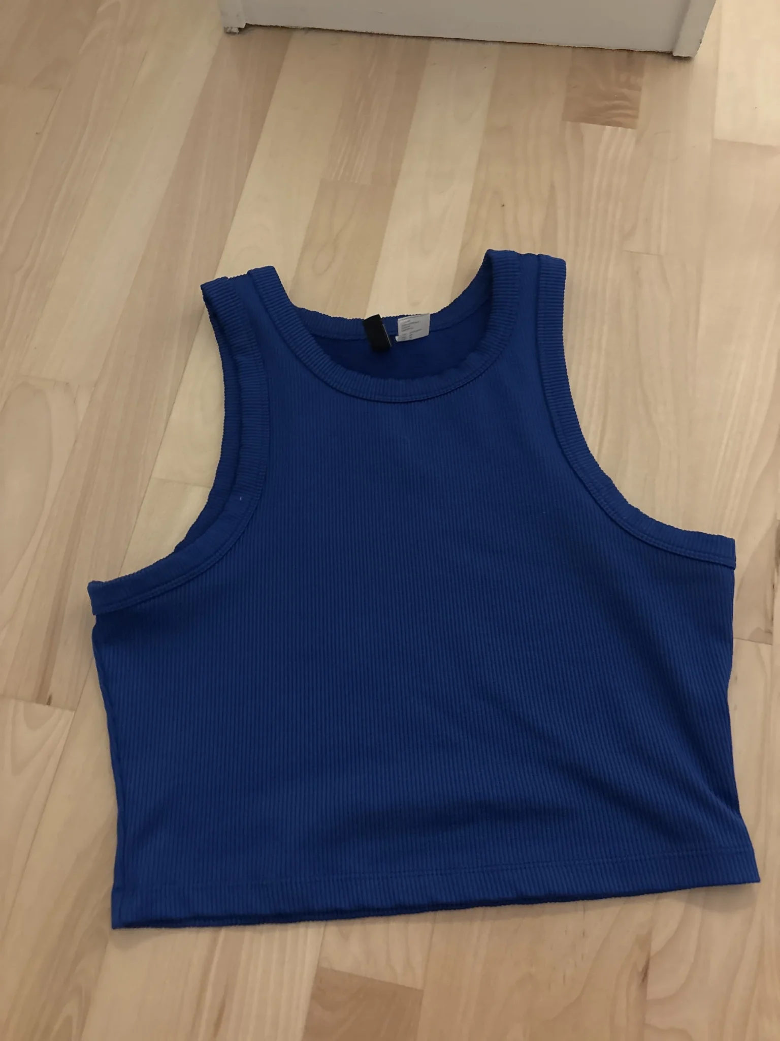 Featured image for Camisole bleu