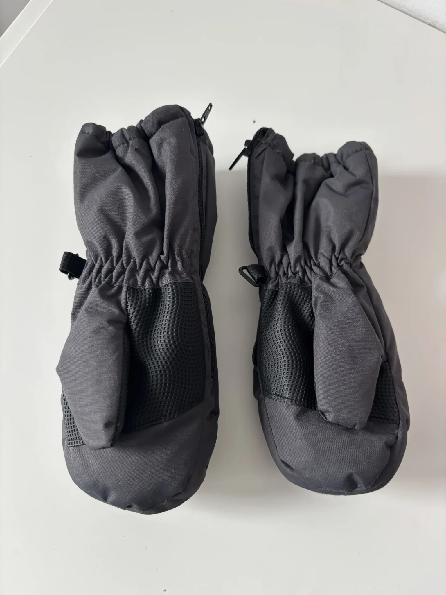 Image for NEW! Unisex 2-3T mittens