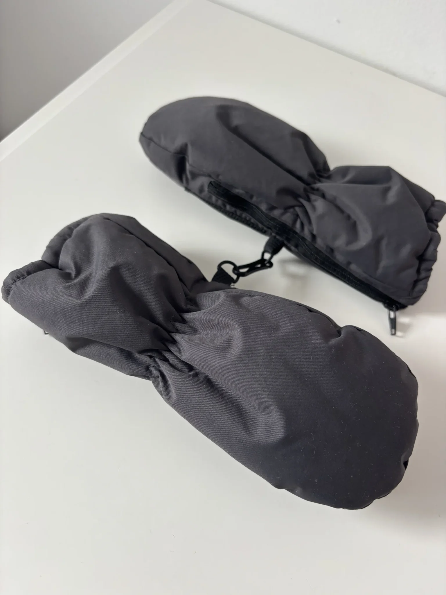 Image for NEW! Unisex 2-3T mittens