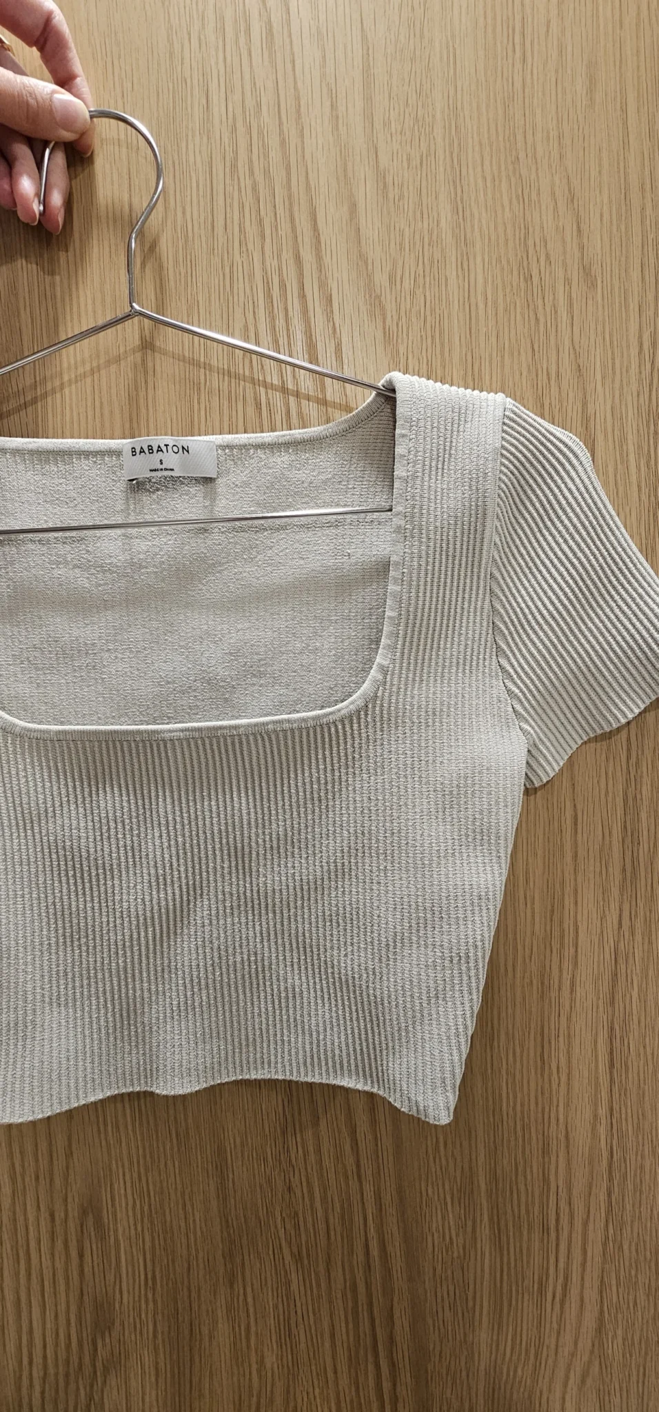 Image for Aritzia Babaton sculpt crop scoop neck top