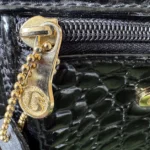 Thumbnail for Magnifique sac à main vintage chic années 90 croco
