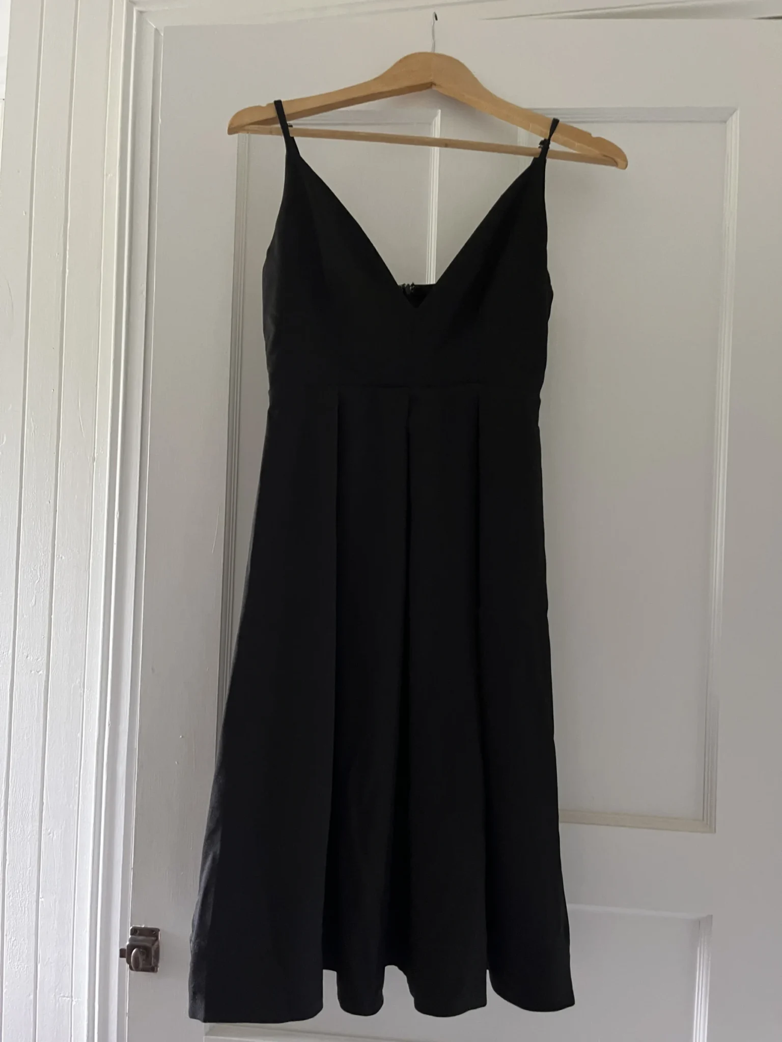 Featured image for Petite robe noire taille empire