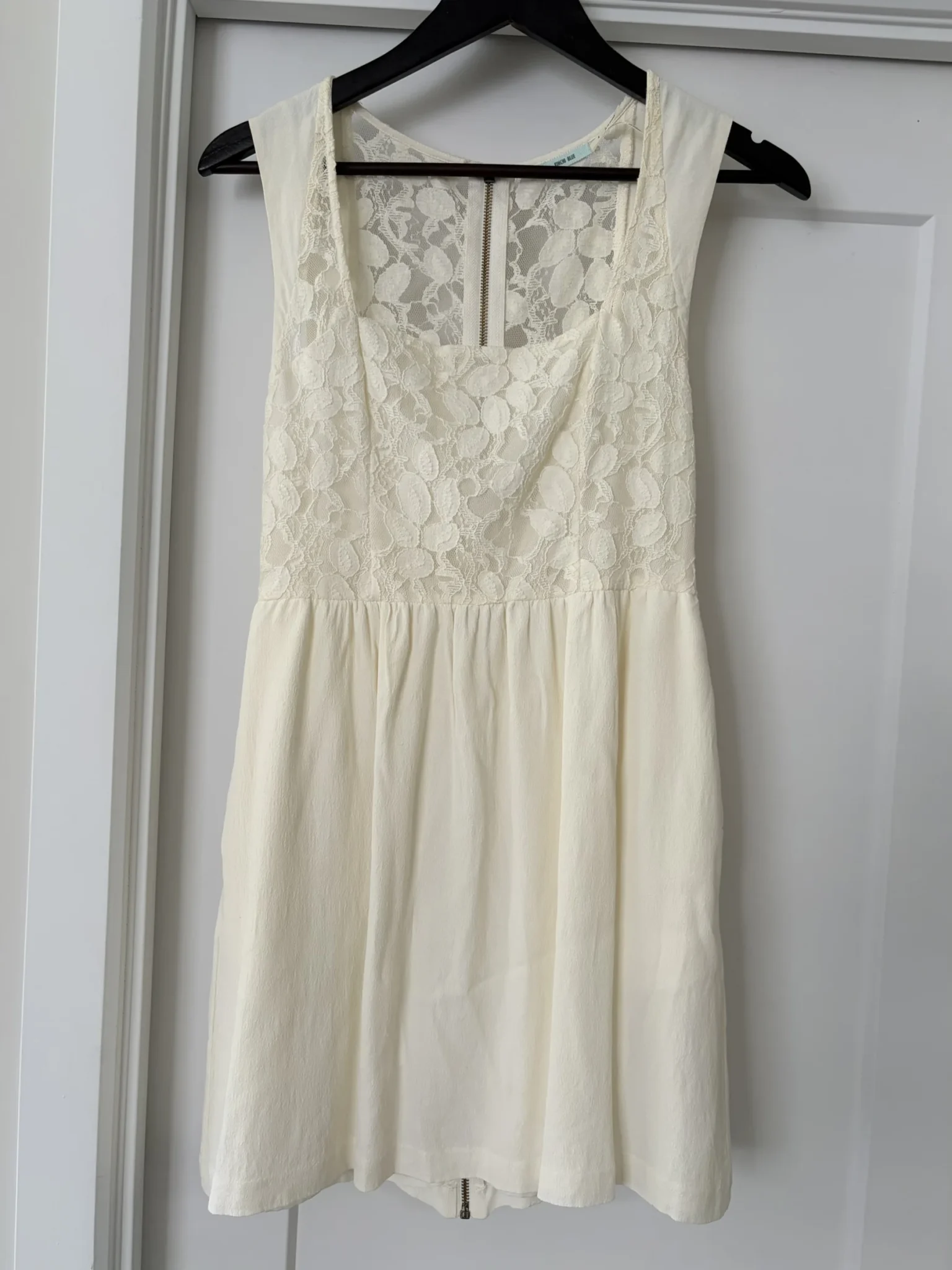 Featured image for Robe courte