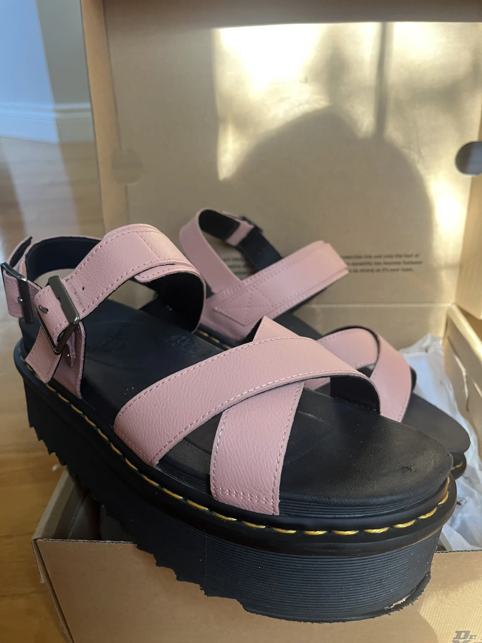 Image for Sandales plate-forme Doc Martens Voss II
