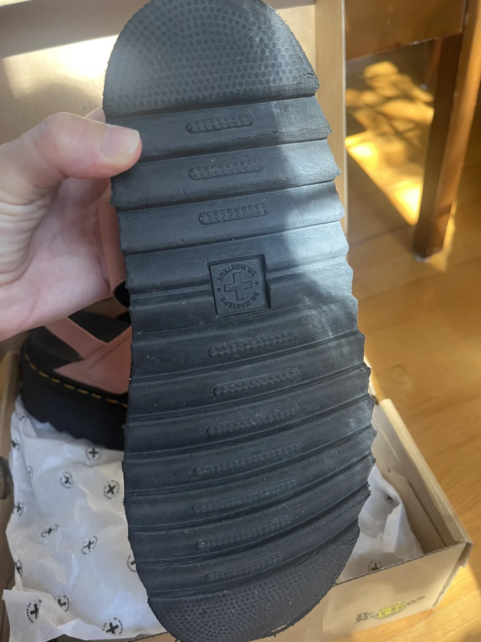 Image for Sandales plate-forme Doc Martens Voss II