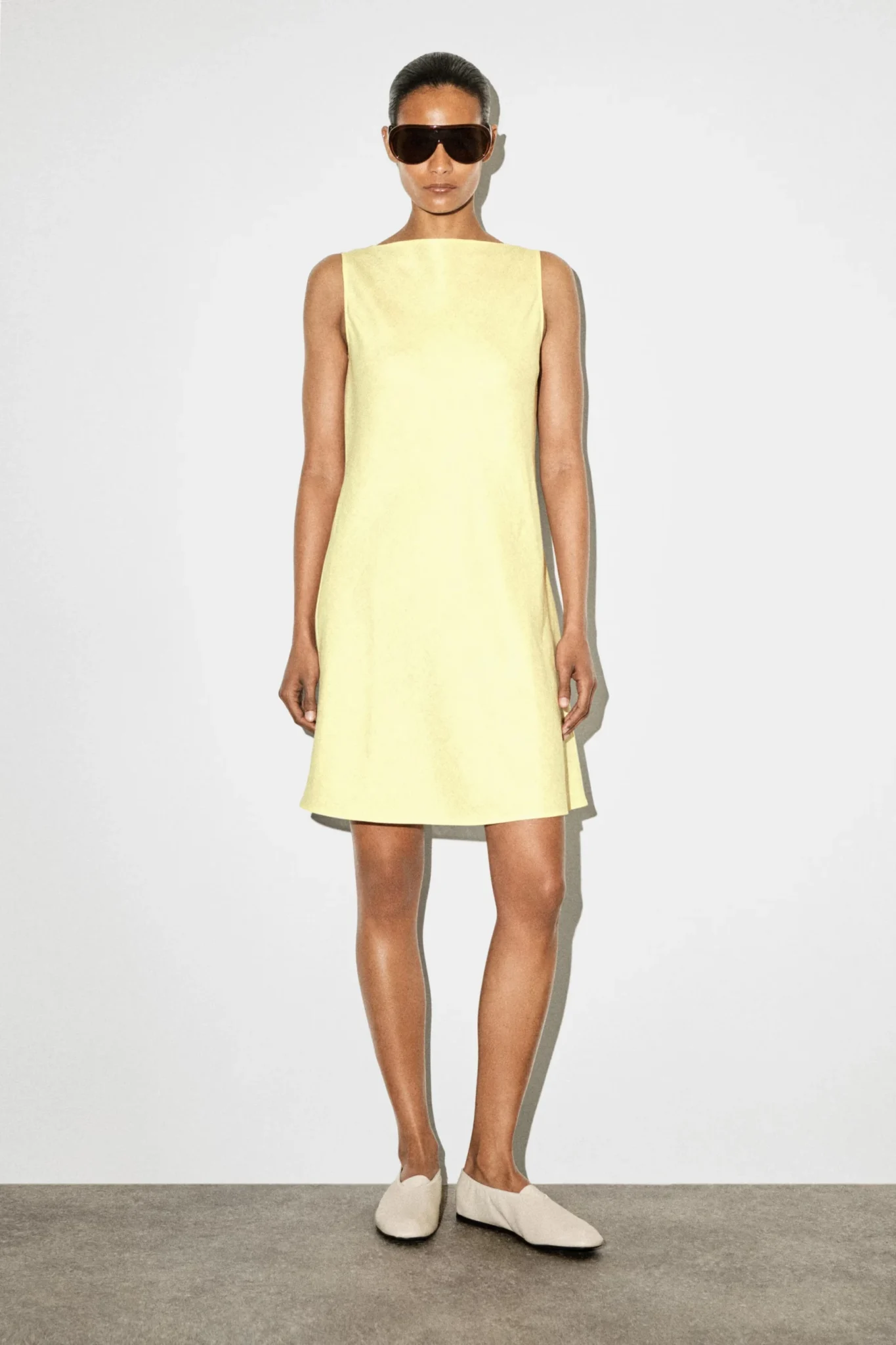 Featured image for Robe COS jaune pale en lin