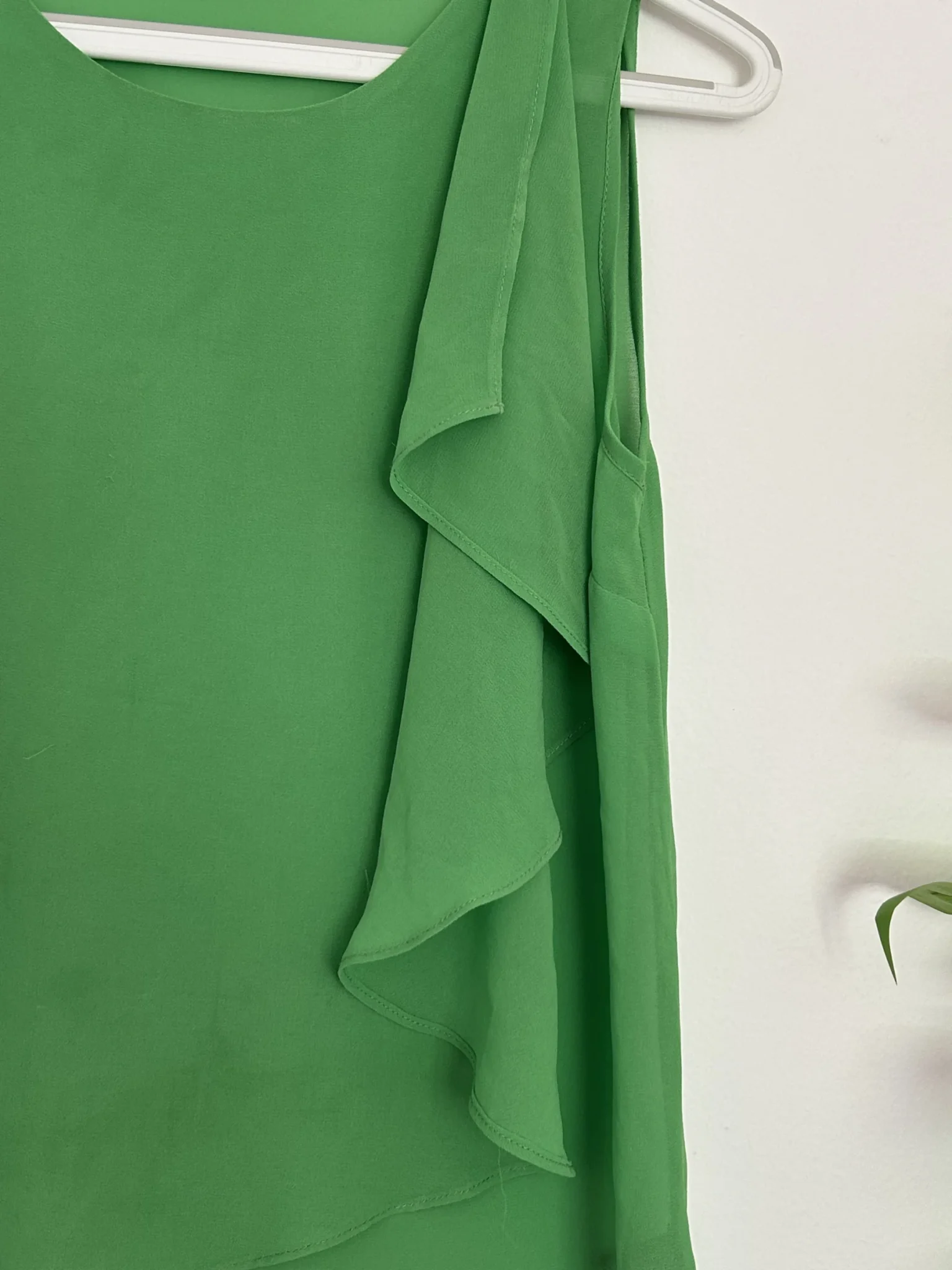 Image for Haut vert à volant asymétrique - Suzy Shier