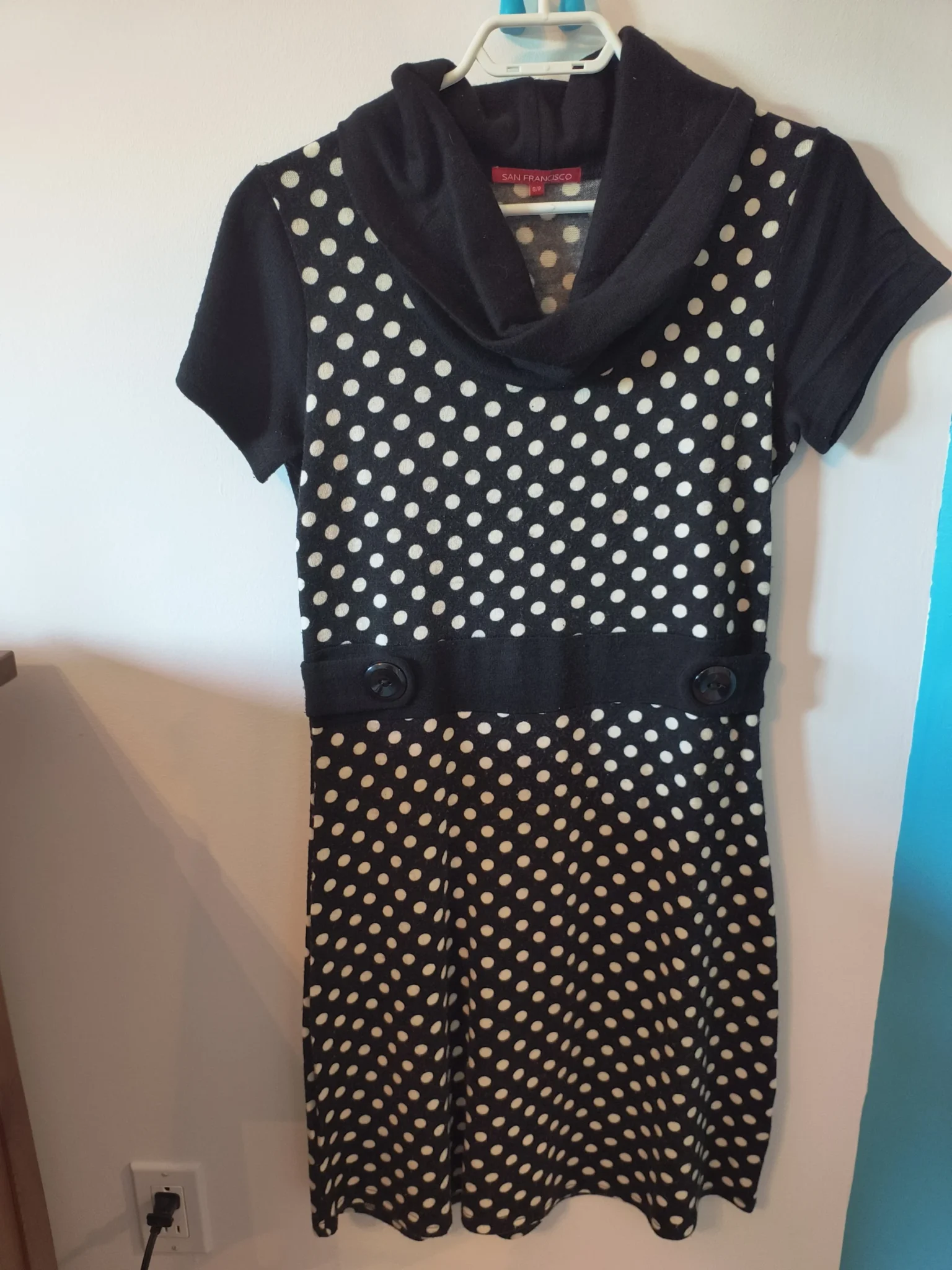 Featured image for Robe courte à pois noire et blanche - San Francisco