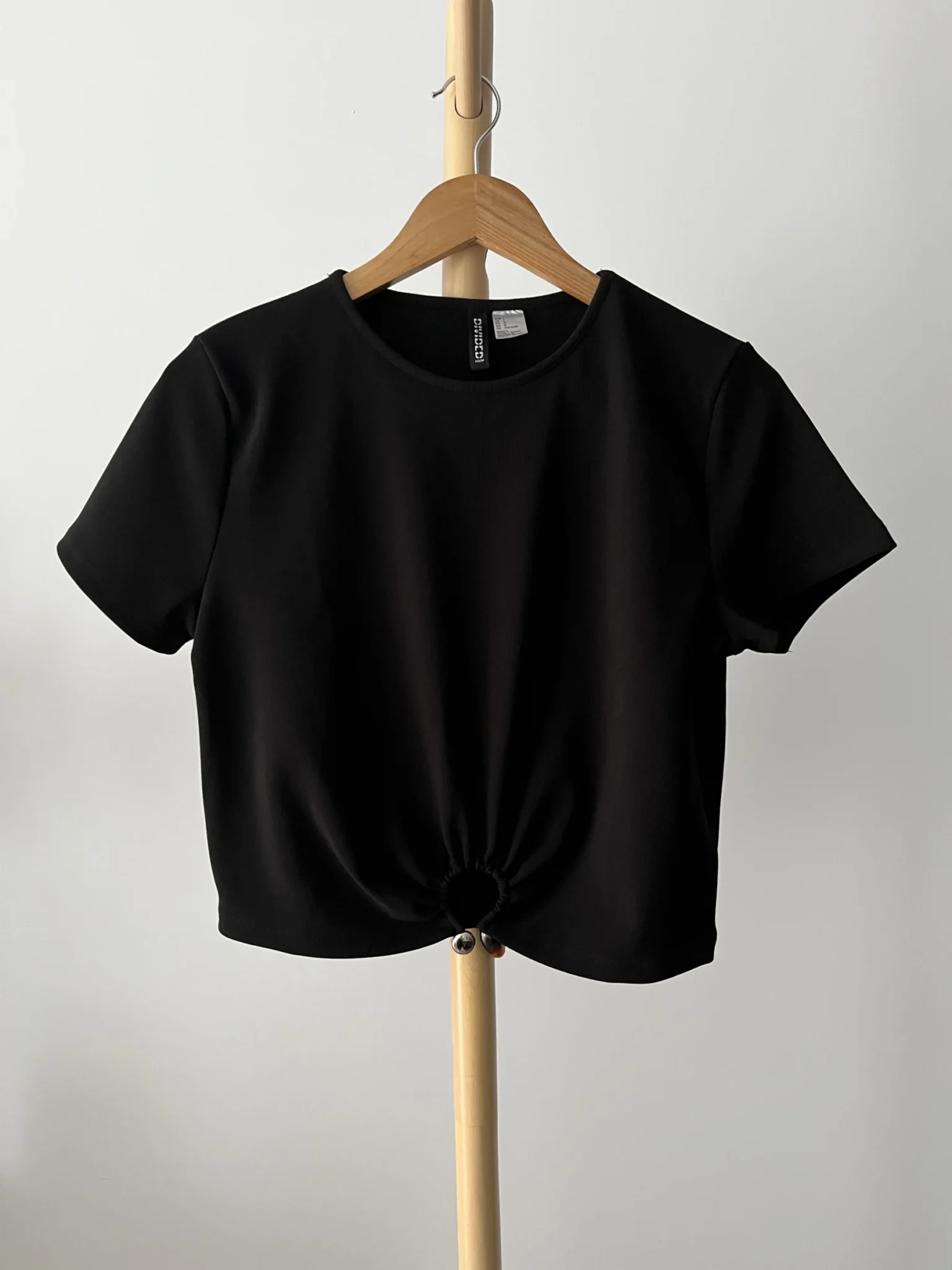 Featured image for Haut bedaine noir avec accessoire