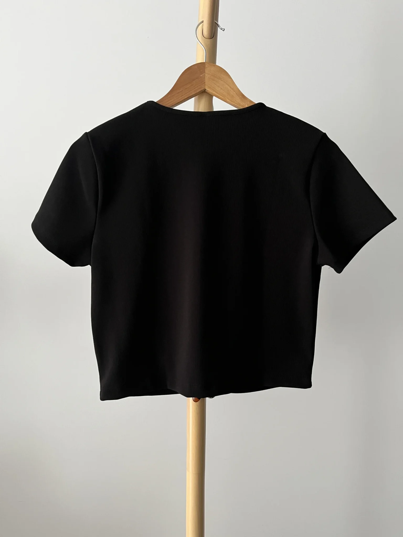 Image for Haut bedaine noir avec accessoire