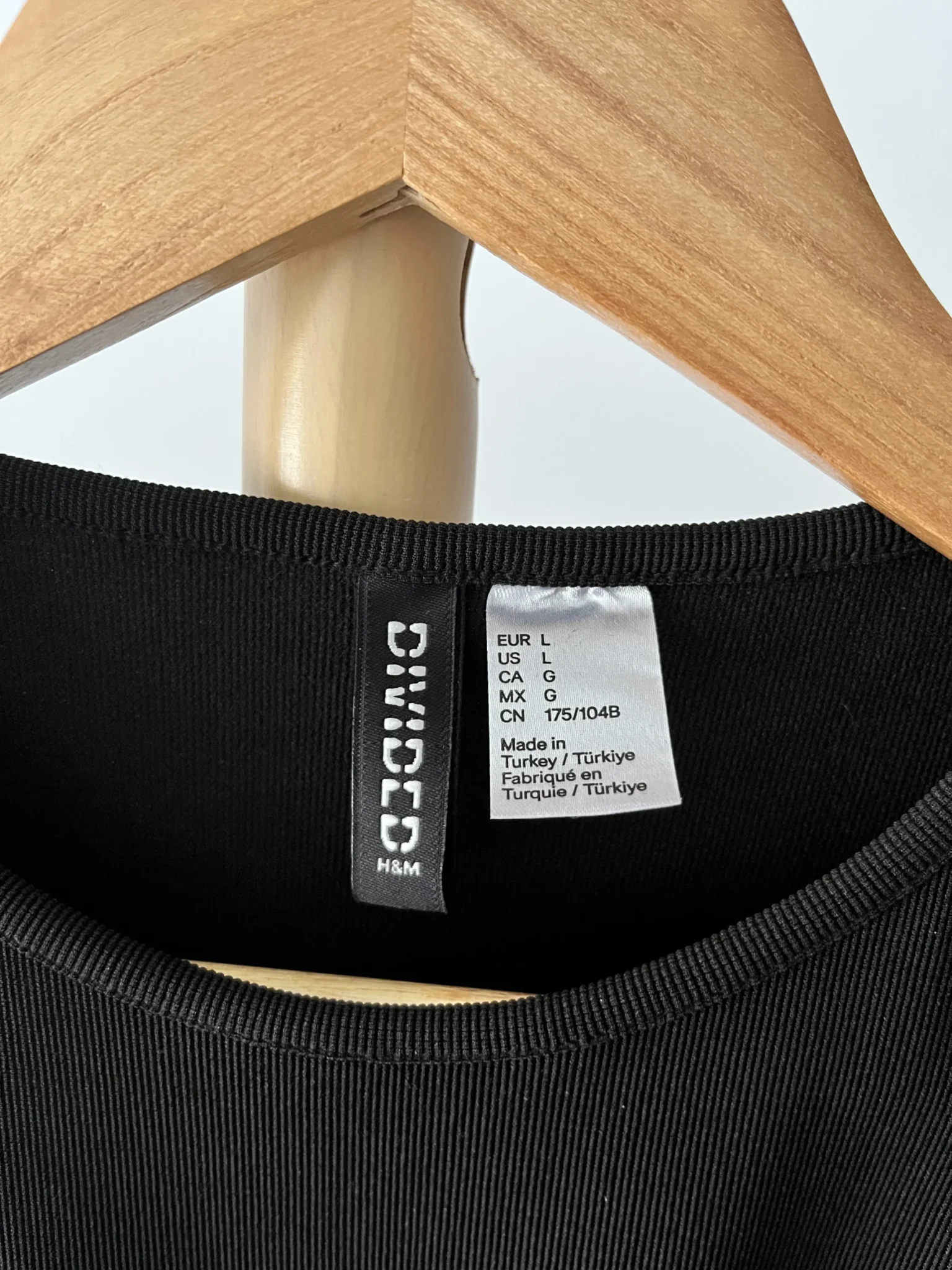 Image for Haut bedaine noir avec accessoire