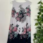 Thumbnail for Robe mi-longue sans manches blanche à motifs floraux