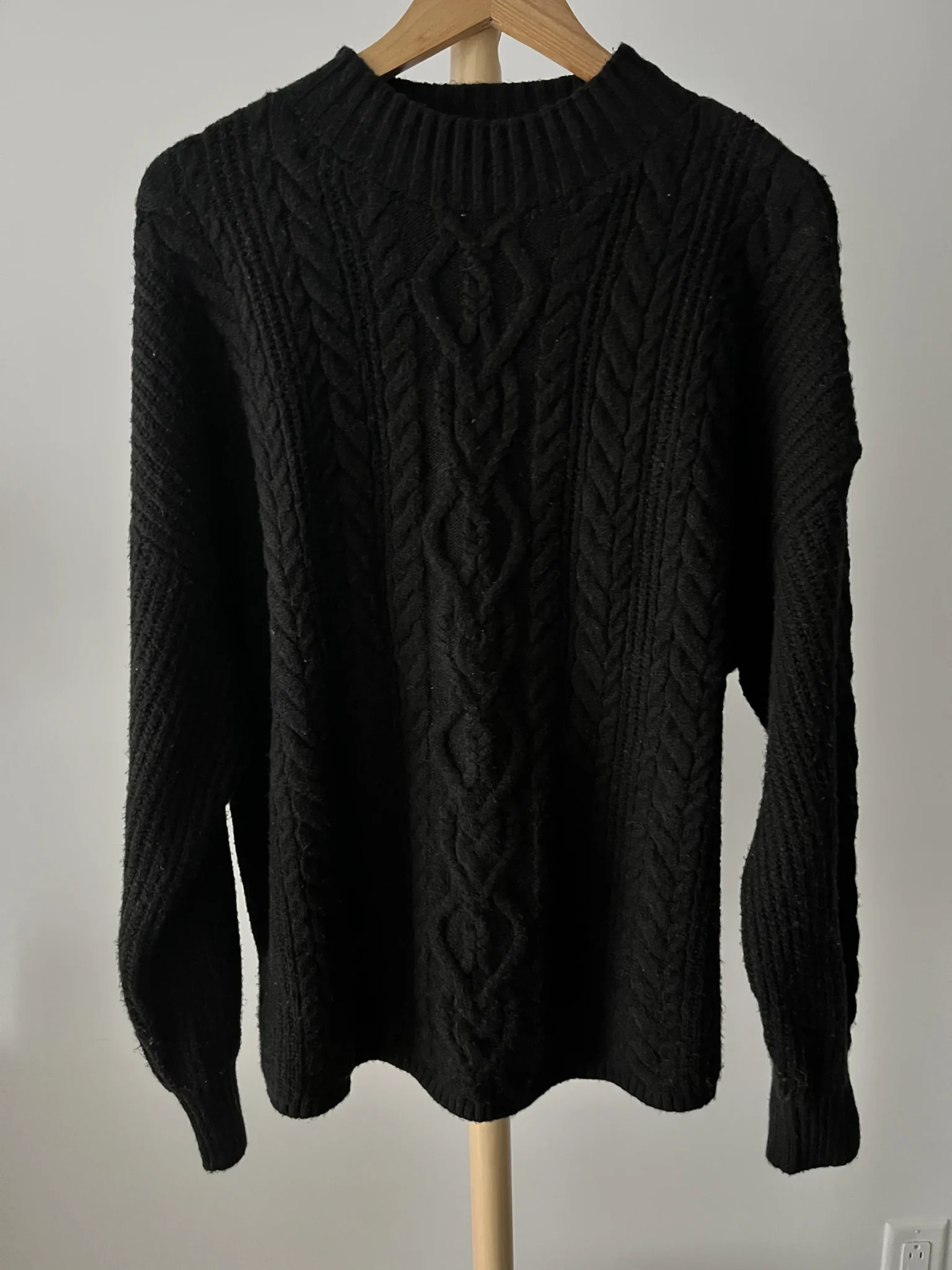 Featured image for Chandail tricot noir