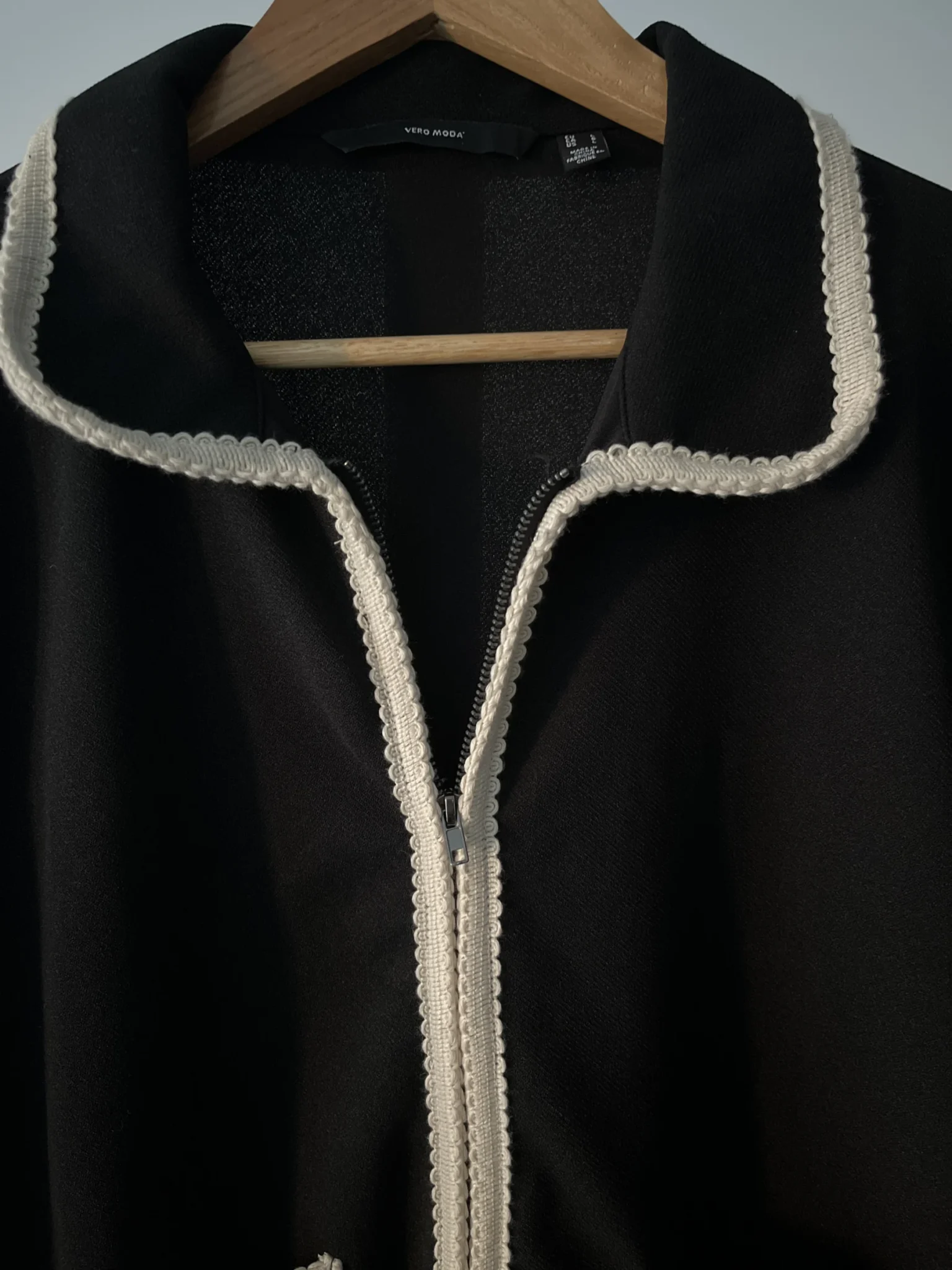 Image for Cardigan noir avec détail et fermeture éclair
