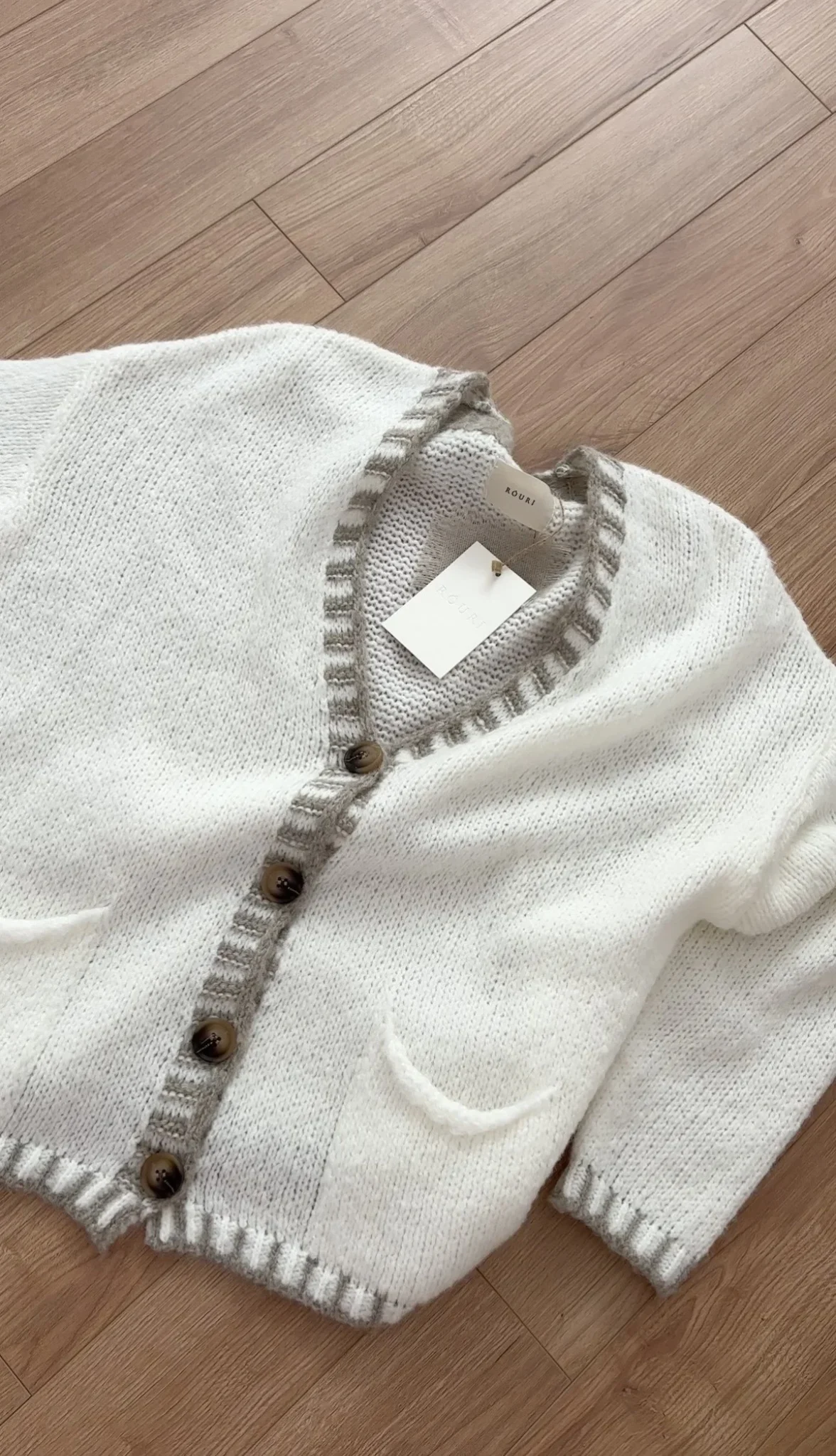 Featured image for Cardigan Rouri