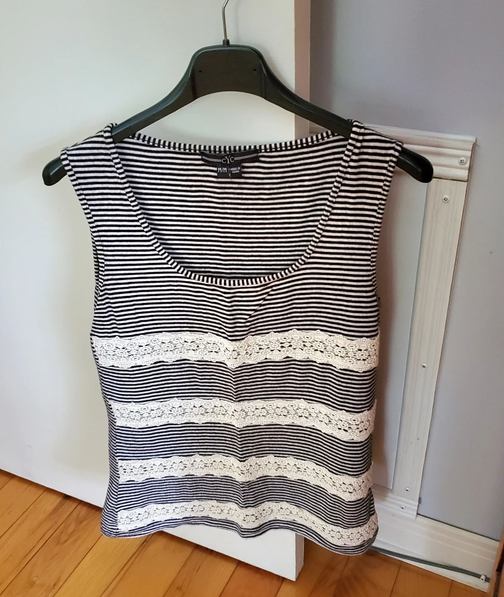 Featured image for Camisole avec dentelle
