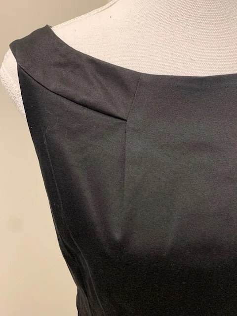 Image for Robe noire intemporelle