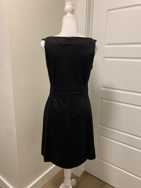 Image for Robe noire intemporelle