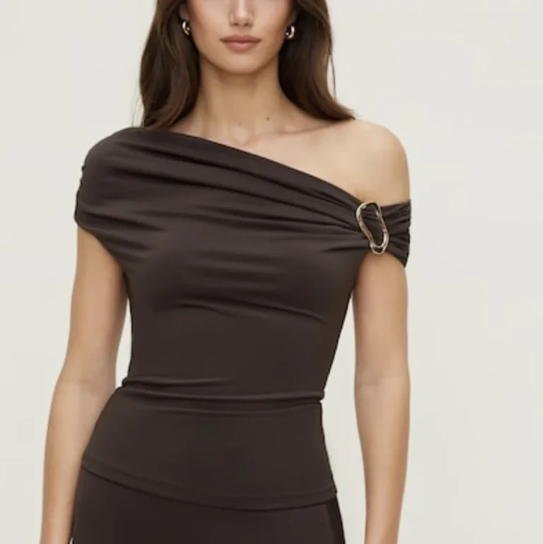 Featured image for Haut avec boucle