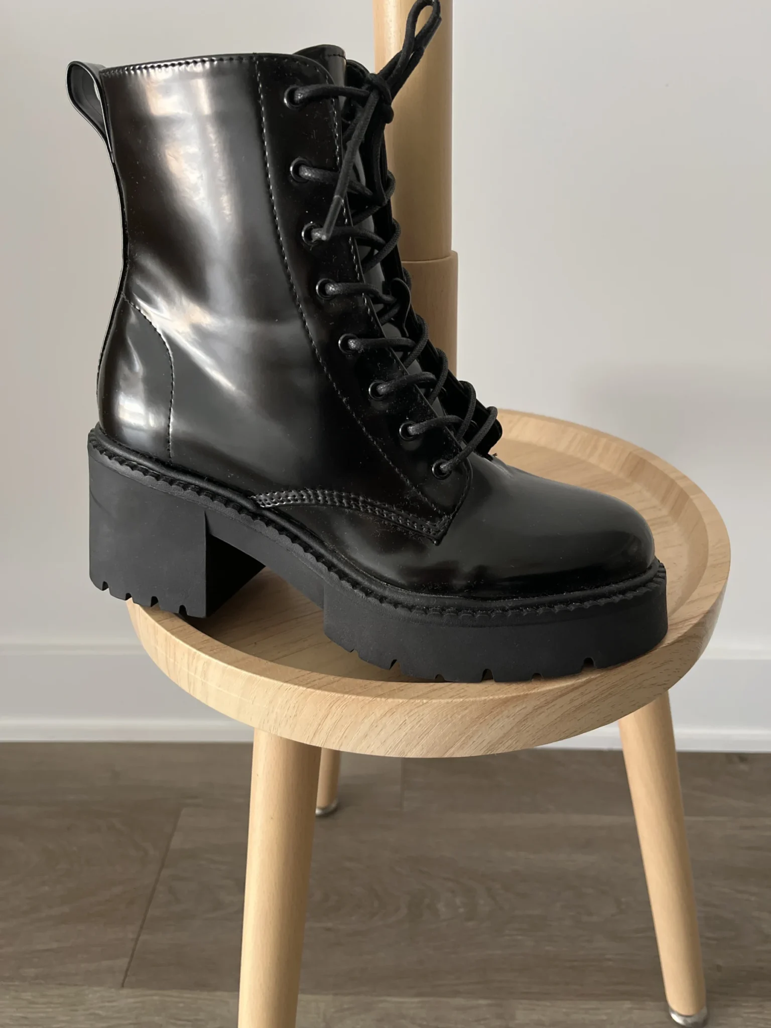 Featured image for Bottines combat plateformes similicuir