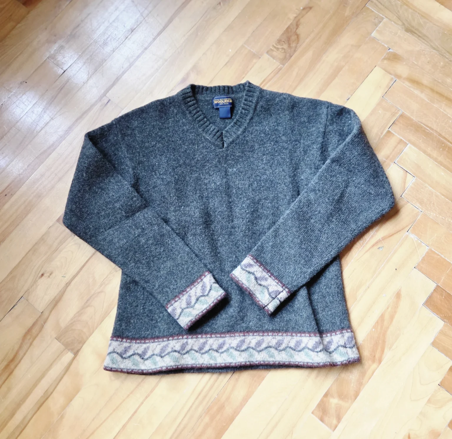 Featured image for A beautiful khaki Woolrich jumper with a V-neck
