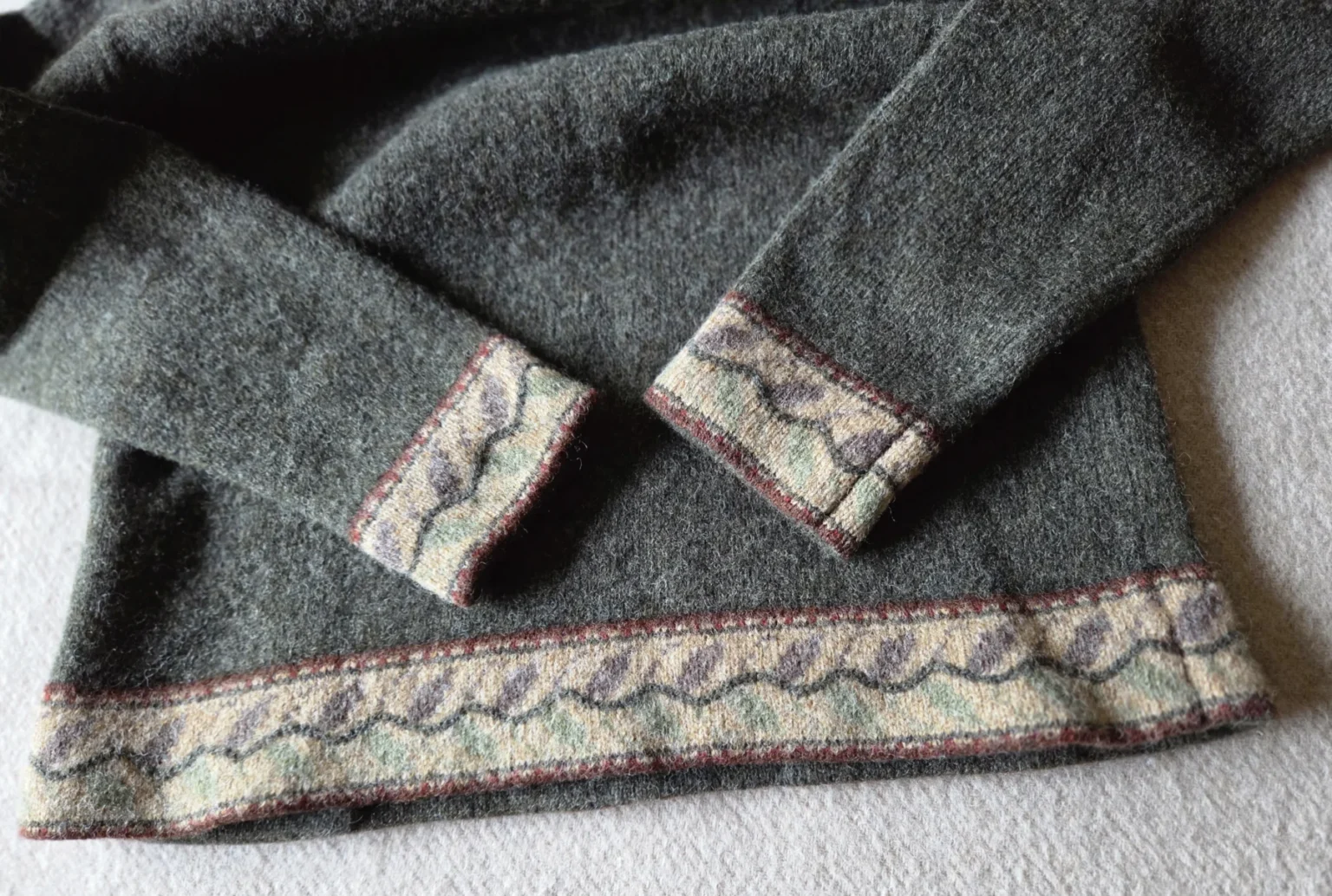 Image for A beautiful khaki Woolrich jumper with a V-neck