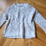 Thumbnail for Stylish Tonet jumper in taupe and cream, made from a blend of alpaca