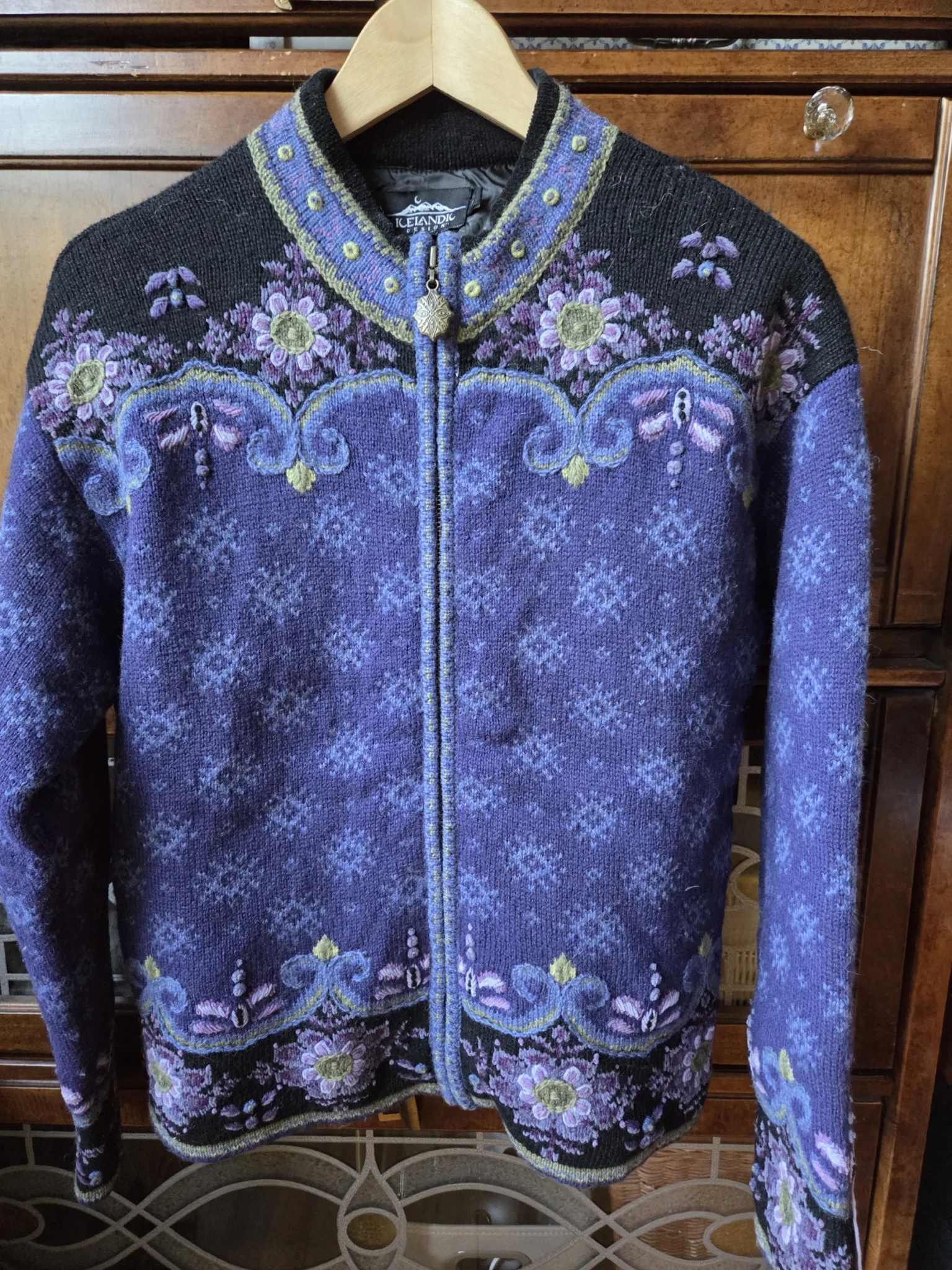 Featured image for A beautiful Icelandic-style zipped cardigan, 88% wool, 12% cotton