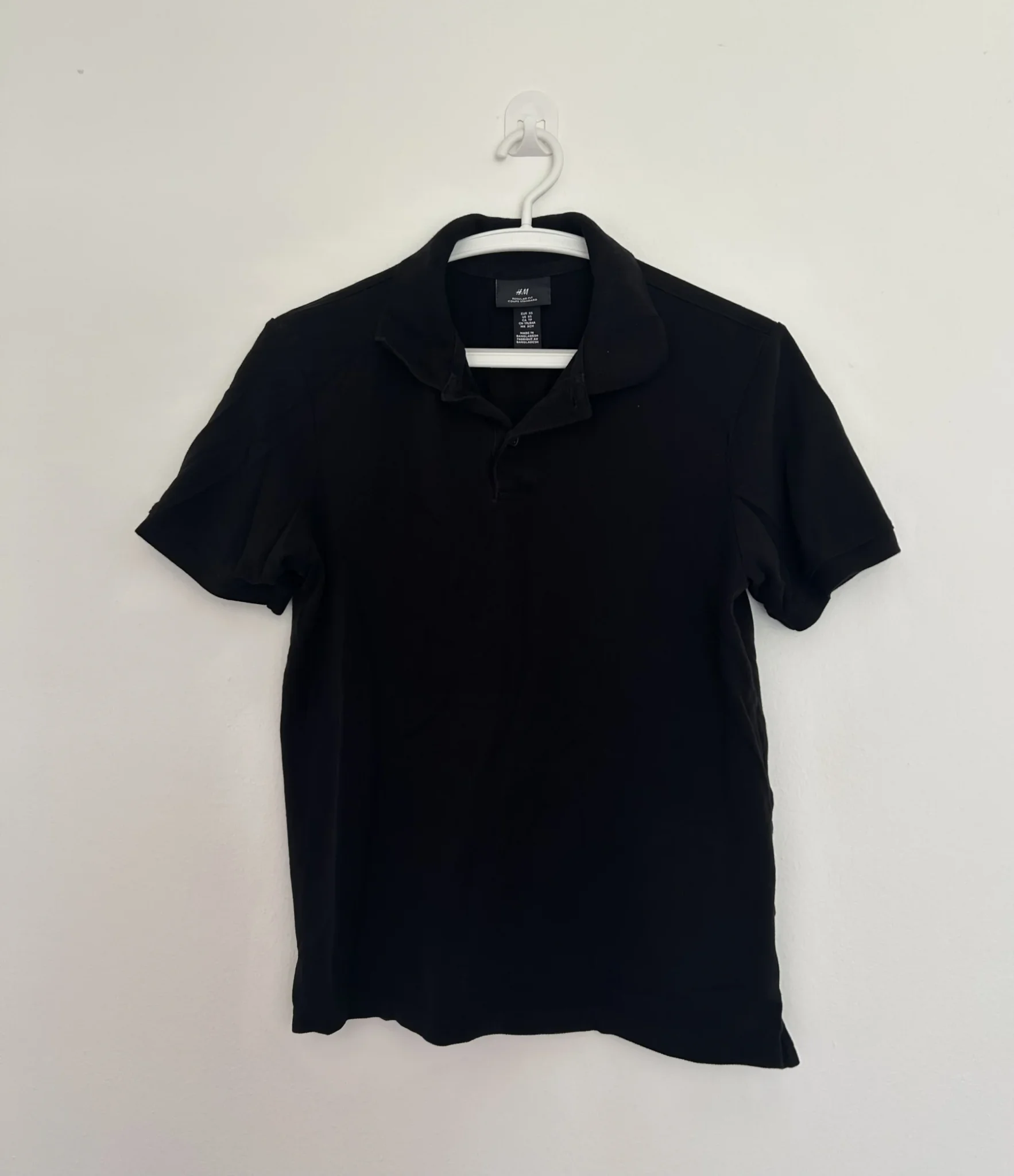 Featured image for Polo noir classique H&M – Taille xs