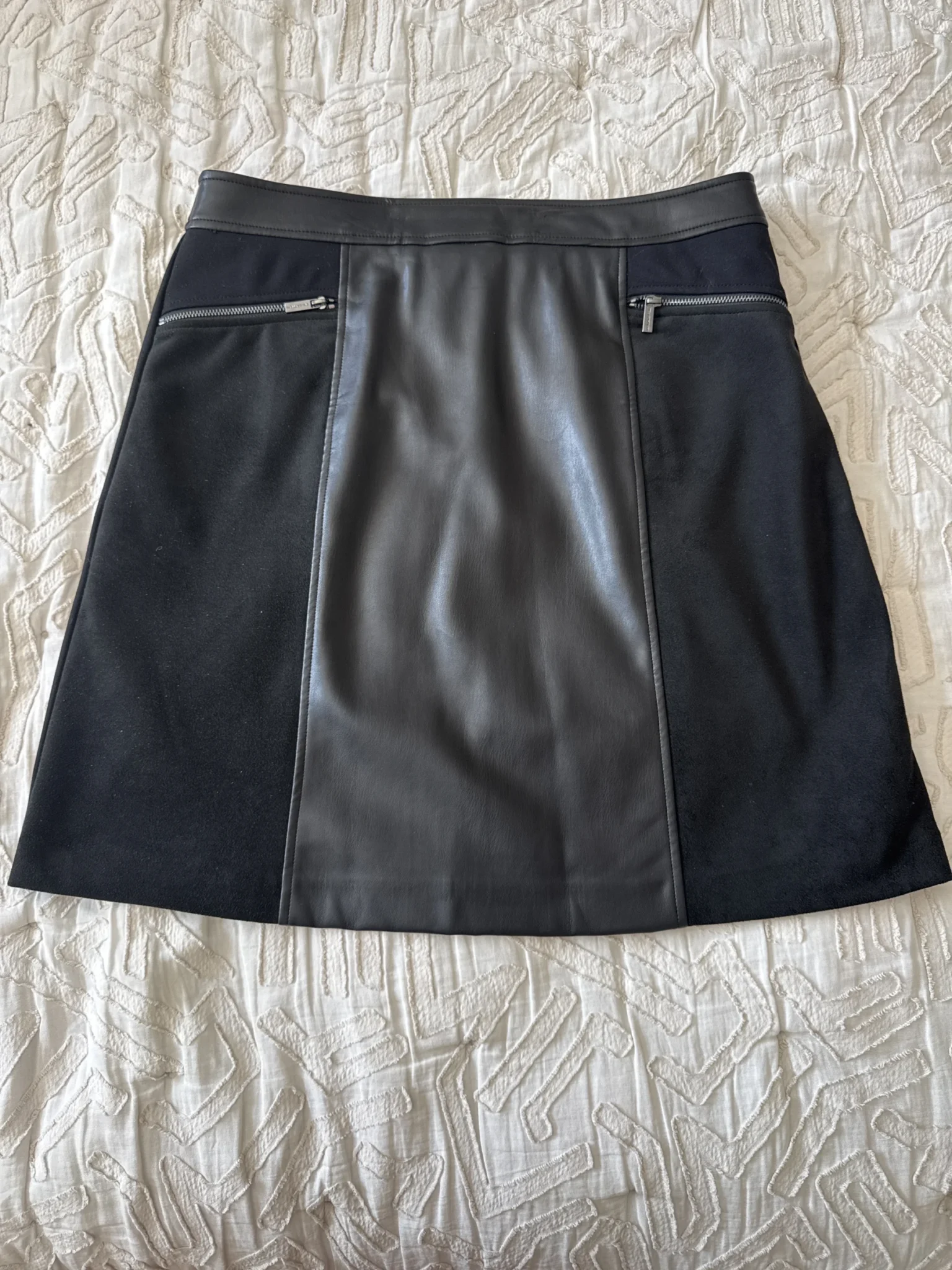 Featured image for Jupe Karl Lagerfeld (prêt à porter)
