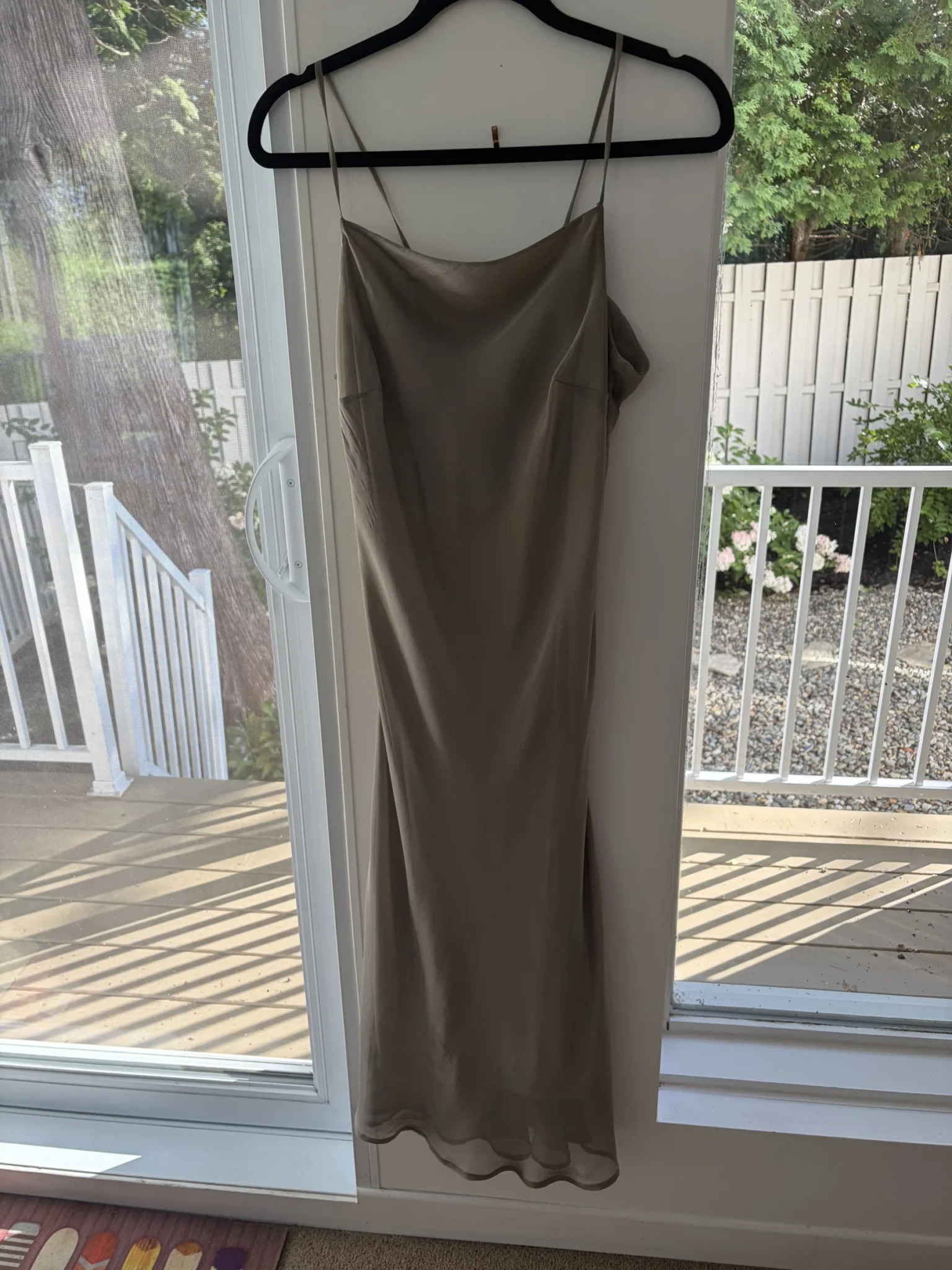 Featured image for Robe Midi Style Nuisette Col Bénitier Vert Sauge